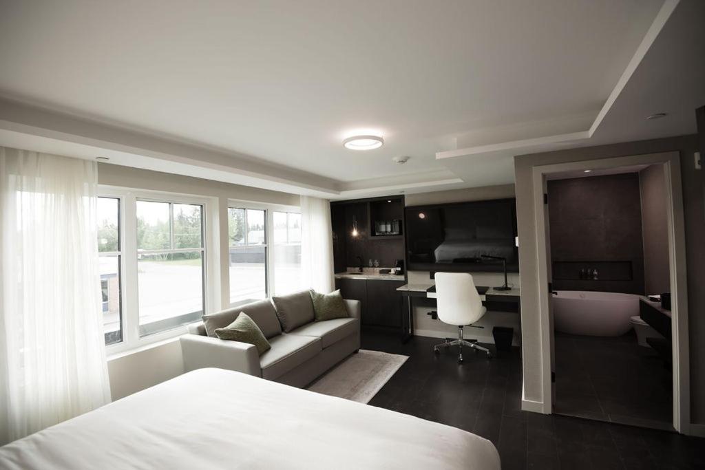 The Reid Hotel Vanderhoof Экстерьер фото